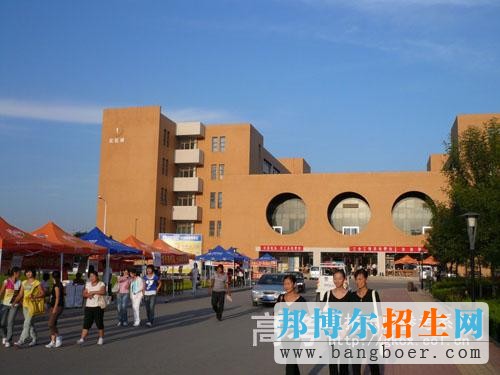 東營(yíng)職業(yè)學(xué)院校園一角7984