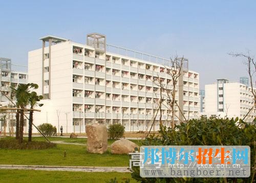 安徽商貿(mào)職業(yè)技術學院校園一角4859