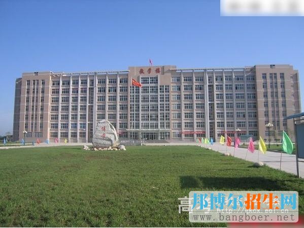 西安醫(yī)學高等?？茖W校校園一角4958