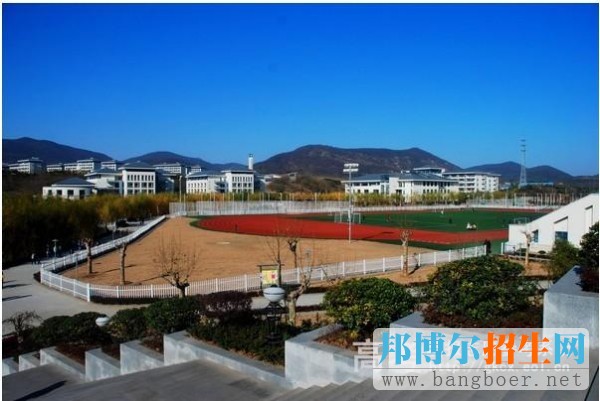 南京審計學院金審學院校園一角1606