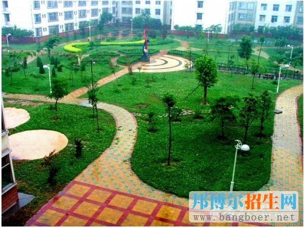 山東工業(yè)職業(yè)學院雨中校園7968