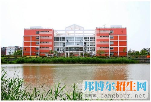 上海思博職業(yè)技術學院校園一角1112
