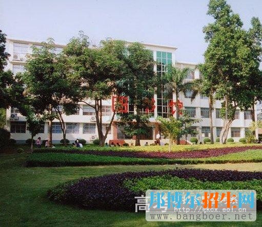 廣西職業(yè)技術學院校園一角492