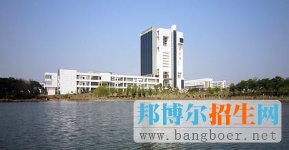 公共關(guān)系學(xué)專業(yè)堅(jiān)持基本理論知識(shí)與基本技能方法相結(jié)合的培養(yǎng)目標(biāo),培養(yǎng)適應(yīng)社會(huì)主義市場經(jīng)濟(jì)建設(shè)需要,具備扎實(shí)的公共關(guān)系專業(yè)知識(shí)與技能,德才兼?zhèn)涞膹氖鹿碴P(guān)系研究與實(shí)踐的高素質(zhì)、高水平的復(fù)合型人才。