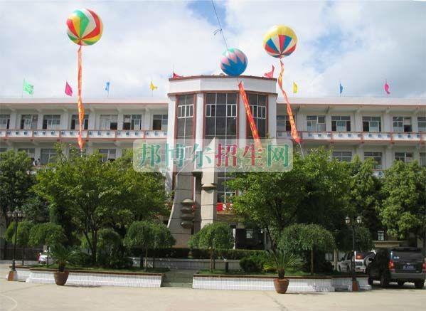 畢節(jié)地區(qū)財(cái)貿(mào)學(xué)校2016年報(bào)名條件、招生對(duì)象