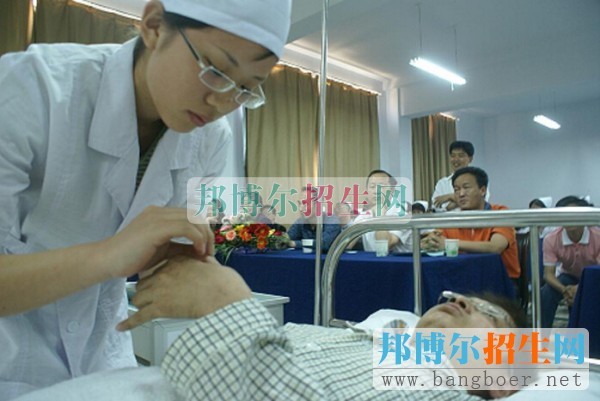 隨州職業(yè)技術學院康復專業(yè)學生技能操作