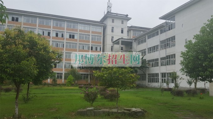 成都信息技術(shù)學(xué)校報(bào)名條件、招生對象