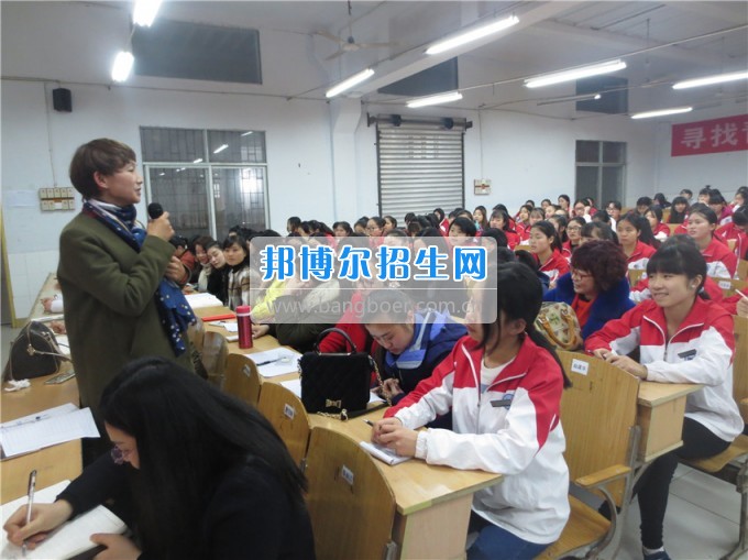 南充師范學?；ㄩ_滿堂盛世春——南充師范歡慶“三八”節(jié)