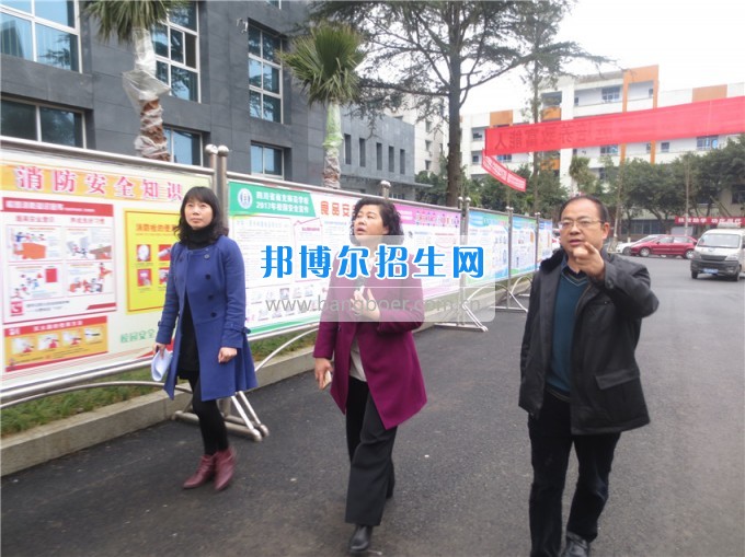 南充師范學?；ㄩ_滿堂盛世春——南充師范歡慶“三八”節(jié)