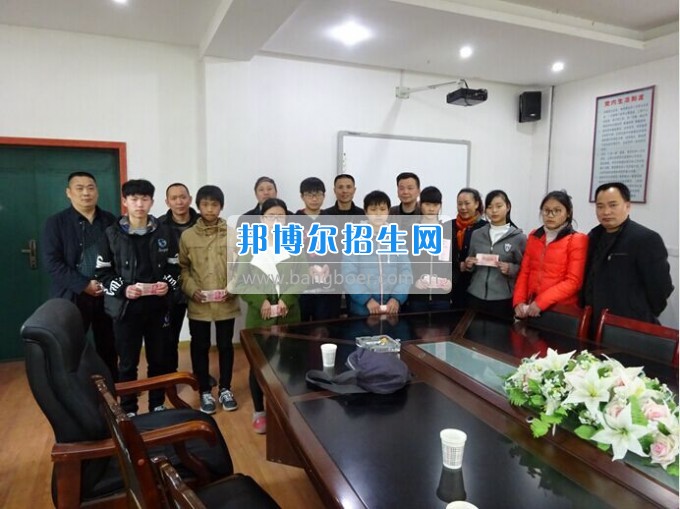 升鐘愛心人士再次到四川省南部縣升鐘職業(yè)中學資助貧困學生