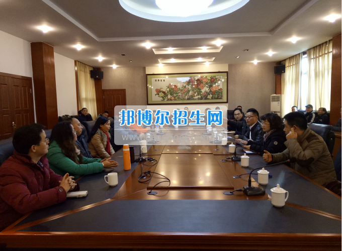 楊軍到成都市工程職業(yè)技術(shù)學(xué)校慰問教師