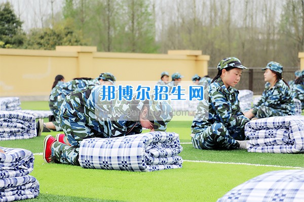 四川五月花汽修學院軍訓一場壯觀的“豆腐”盛宴