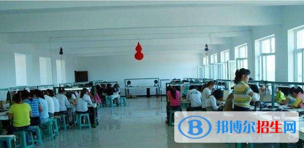 巴中信息技術(shù)學(xué)校2018年報(bào)名條件、招生對象