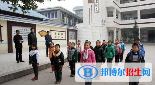 巴中市信息技術(shù)學校招生辦聯(lián)系電話