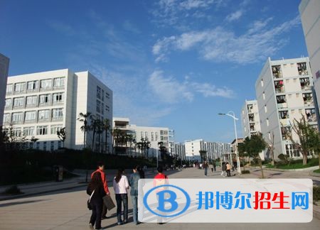 四川機(jī)電高級(jí)技術(shù)學(xué)校2018年報(bào)名條件、招生對(duì)象