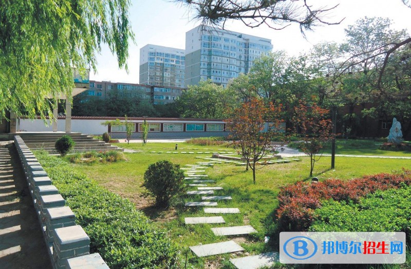 四川省甘孜衛(wèi)生學(xué)校2018年報(bào)名條件、招生對(duì)象