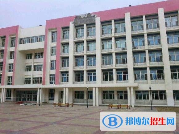 新疆巴音郭楞蒙古自治州衛(wèi)生學(xué)校2018年報(bào)名條件、招生對(duì)象