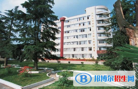 云南省國防工業(yè)學(xué)校2018年報(bào)名條件、招生對(duì)象