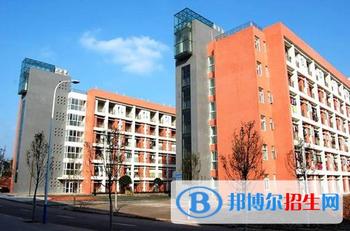 自貢職業(yè)技工學(xué)校2018年報(bào)名條件、招生對象