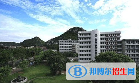 四川省商業(yè)服務(wù)技工學(xué)校2018年報(bào)名條件、招生對(duì)象