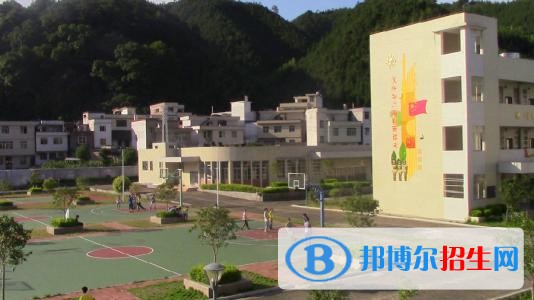 望謨民族職業(yè)高級中學(xué)招生辦聯(lián)系電話