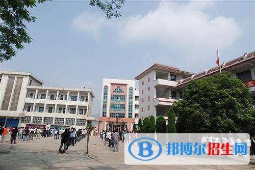 丹寨縣中等職業(yè)技術(shù)學(xué)校2018年報(bào)名條件、招生對(duì)象