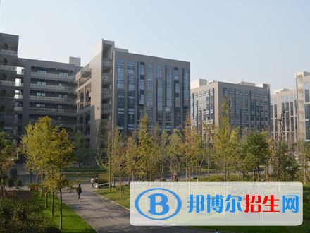 成都武侯高新職業(yè)技術(shù)學(xué)校2018年報(bào)名條件、招生對(duì)象