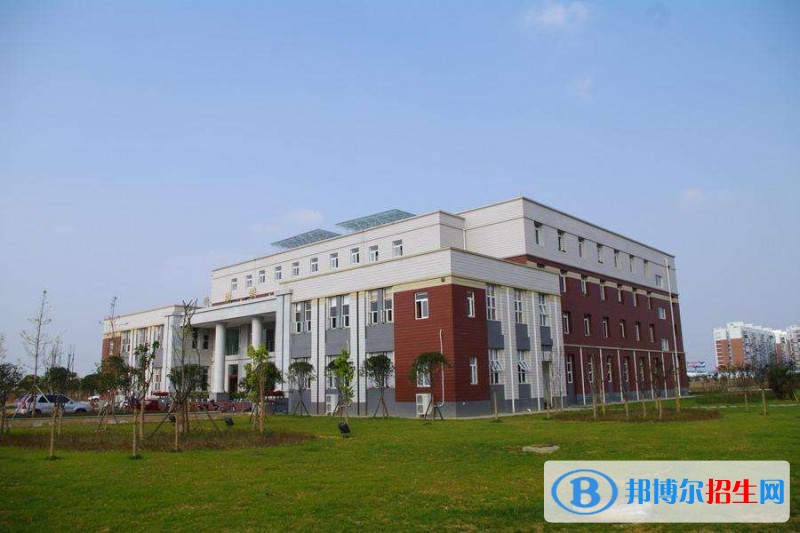 成都工業(yè)職業(yè)技術學校2018年報名條件、招生對象