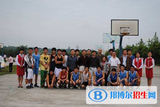 犍為縣職業(yè)高級(jí)中學(xué)2018年報(bào)名條件、招生對(duì)象