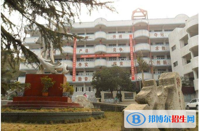 資中縣雙龍職業(yè)中學2018年報名條件、招生對象