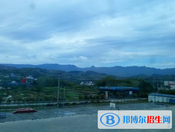 達(dá)州全星職業(yè)技術(shù)學(xué)校2018年報(bào)名條件、招生對象