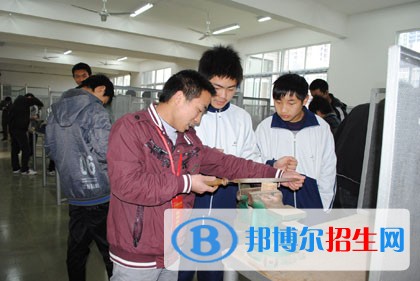 大竹縣中峰職業(yè)技術(shù)學(xué)校2018年報名條件、招生對象