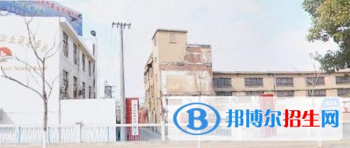 六盤(pán)水西南計(jì)算機(jī)職業(yè)技校招生辦聯(lián)系電話(huà)