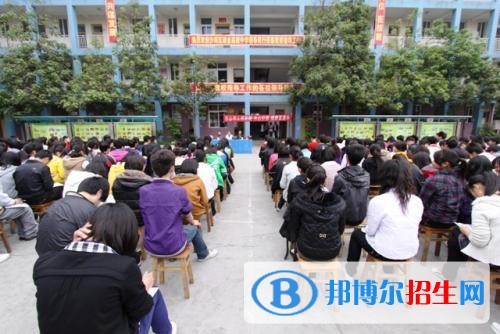 樂山市育才職業(yè)學(xué)校2018年報(bào)名條件、招生對(duì)象
