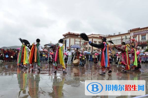 迪慶州民族中等專(zhuān)業(yè)學(xué)校2018年報(bào)名條件、招生對(duì)象