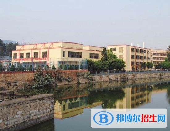迪慶州民族中等專業(yè)學校招生辦聯系電話
