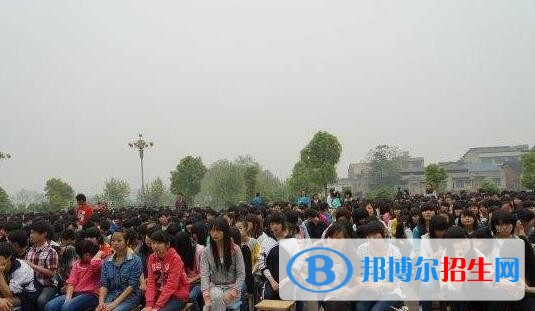 陜西工貿(mào)職業(yè)中等專(zhuān)業(yè)學(xué)校2018年報(bào)名條件、招生對(duì)象
