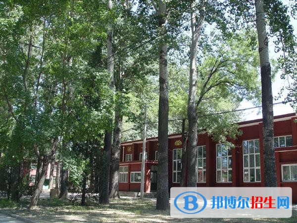 北京二輕工業(yè)學(xué)校2018年報(bào)名條件、招生對象