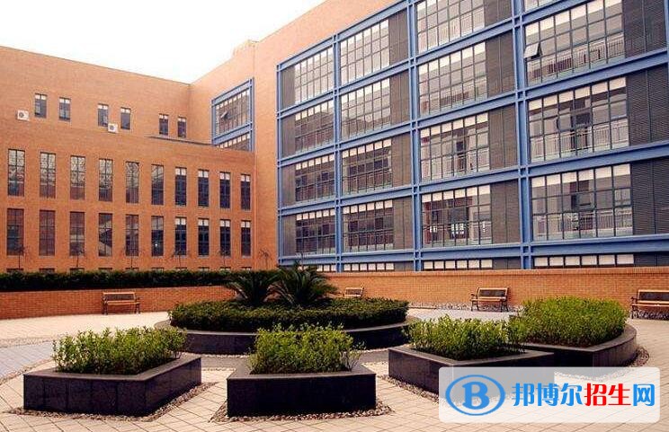 貴陽(yáng)學(xué)院?jiǎn)握泻?jiǎn)章