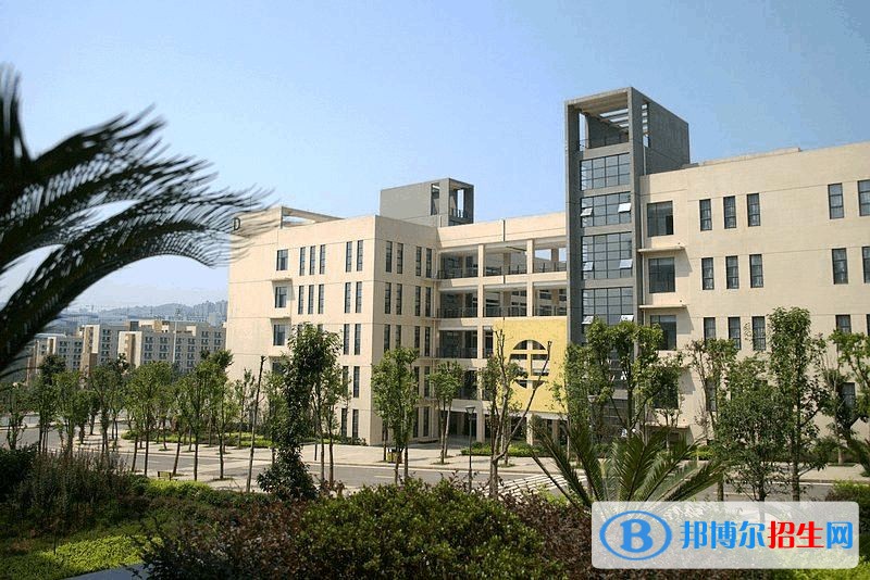 重慶工業(yè)職業(yè)技術(shù)學(xué)院?jiǎn)握袌?bào)名條件