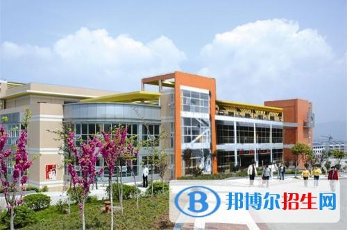 重慶女生讀什么中專學校