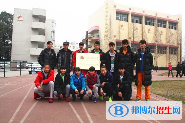 成都去讀中專學(xué)校學(xué)什么對以后好一點