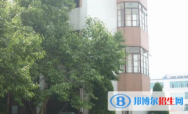 連云港工貿(mào)學(xué)校2019年報(bào)名條件、招生對象