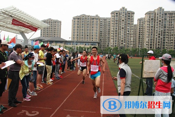 江蘇揚(yáng)州汽車技工學(xué)校2019年報(bào)名條件、招生對象
