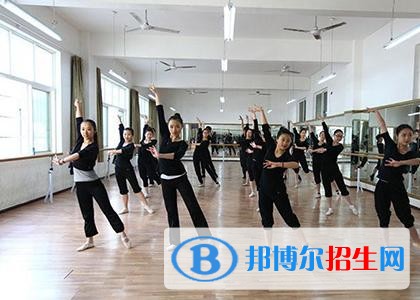 大理高中女生畢業(yè)后讀什么中專學校好