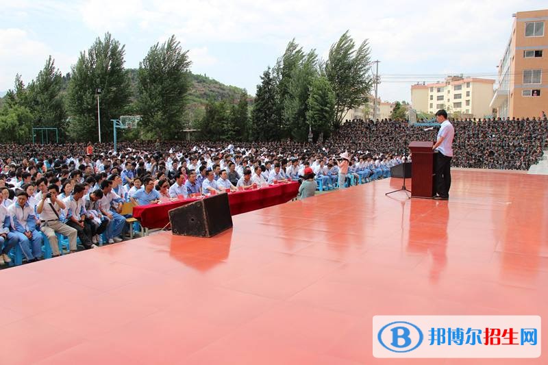 六盤水讀中專學(xué)校好還是高中好