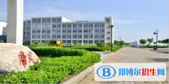 太原旅游職業(yè)學(xué)院?jiǎn)握泻?jiǎn)章