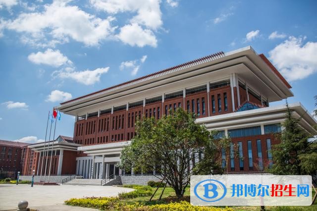 安順職業(yè)技術(shù)學院五年制大專學校網(wǎng)站網(wǎng)址