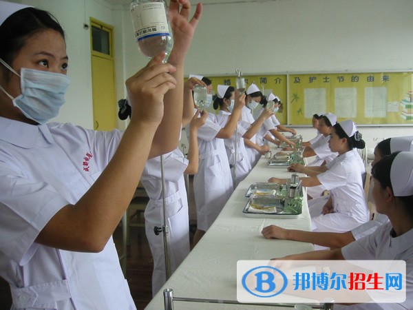 成都鐵路衛(wèi)生學(xué)校五年制大專(zhuān)招生辦電話