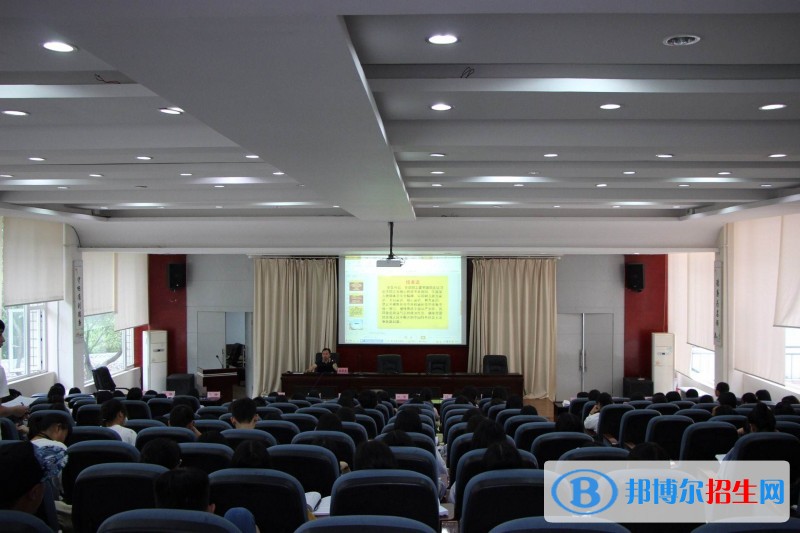 樂(lè)山中專(zhuān)學(xué)校是干什么的